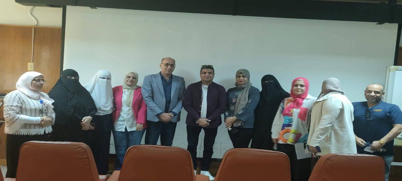 ورشة عمل بعنوان (المخاطر الوظيفية وعلاقتها بالمخاطر التشغيلية) بمركز طب وجراحة العيون